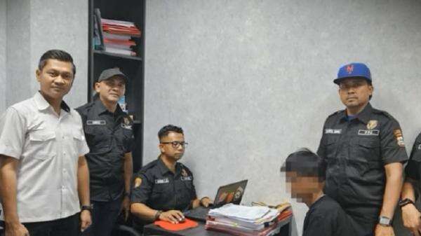 Buronan Kasus Persetubuhan Anak di Pesisir Selatan Ditangkap di Tangerang Buronan Kasus Persetubuhan Anak di Pesisir Selatan Ditangkap di Tangerang