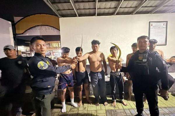 Tawuran Pecah di Cadas Pangeran Sumedang: 15 Pelajar Diamankan, 1 Orang Luka Bacok Tawuran Pecah di Cadas Pangeran Sumedang: 15 Pelajar Diamankan, 1 Orang Luka Bacok