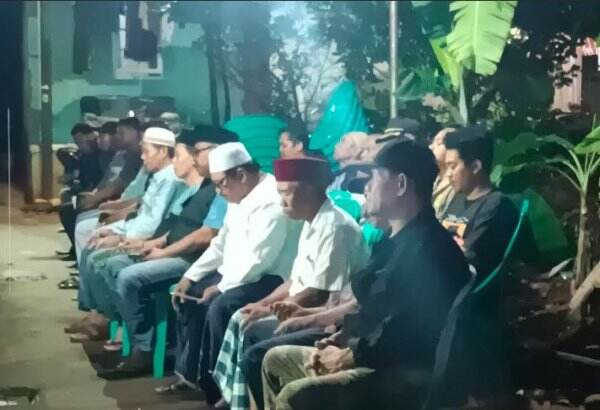 Tetangga Dari Keluarga Yang Tewas Bunuh Diri Di Tangsel Gelar Pengajian ...