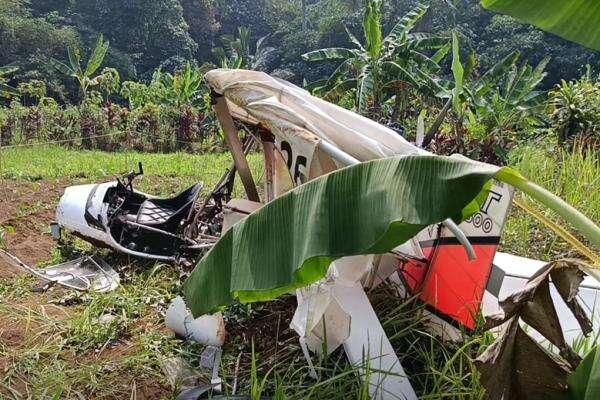 Breaking News: Pesawat Latih Jatuh di Bogor, 1 Orang Tewas Breaking News: Pesawat Latih Jatuh di Bogor, 1 Orang Tewas