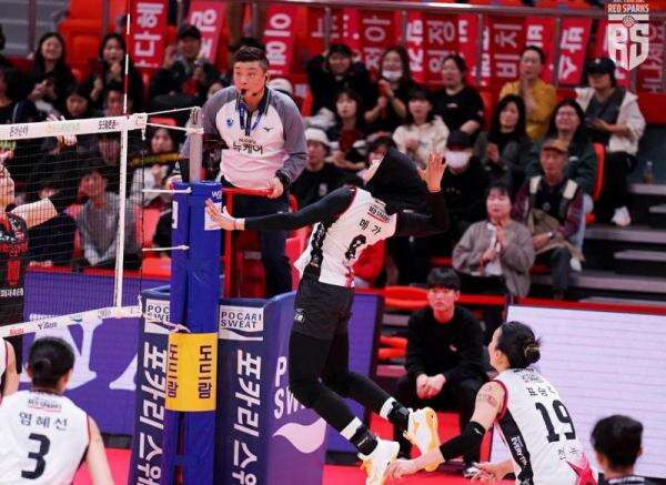 Megawati Hangestri Catat 26 Poin, Red Sparks Hajar Hyundai Hillstate ...