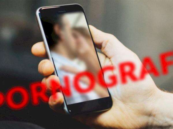 Terkuak, Ada 6 Video Porno Pesinetron MR Bareng Pacar Sesama Jenis Terkuak, Ada 6 Video Porno Pesinetron MR Bareng Pacar Sesama Jenis
