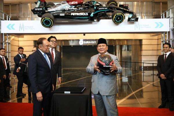 Momen Canda Tawa Prabowo dan Anwar Ibrahim Gegara Pajangan Mobil F1 Momen Canda Tawa Prabowo dan Anwar Ibrahim Gegara Pajangan Mobil F1