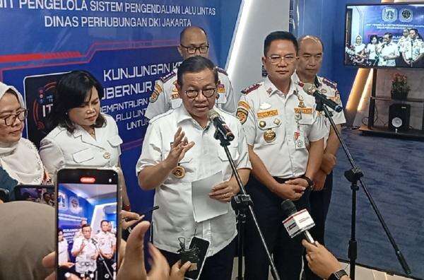 Pramono Kaji Usulan Karyawan Swasta di Jakarta Naik Transportasi Umum Setiap Rabu Pramono Kaji Usulan Karyawan Swasta di Jakarta Naik Transportasi Umum Setiap Rabu