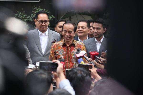 Jokowi Laporkan 5 Orang Terkait Tuduhan Ijazah Palsu, Ini Inisialnya Jokowi Laporkan 5 Orang Terkait Tuduhan Ijazah Palsu, Ini Inisialnya