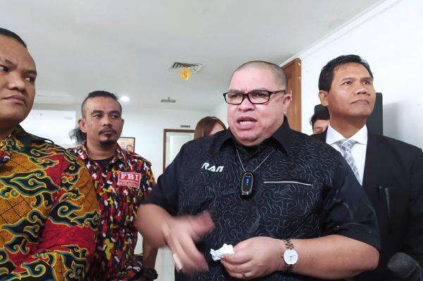 Razman Arif Nasution Kecewa, Putri Nikita Mirzani Menghilang dari RS Polri Razman Arif Nasution Kecewa, Putri Nikita Mirzani Menghilang dari RS Polri