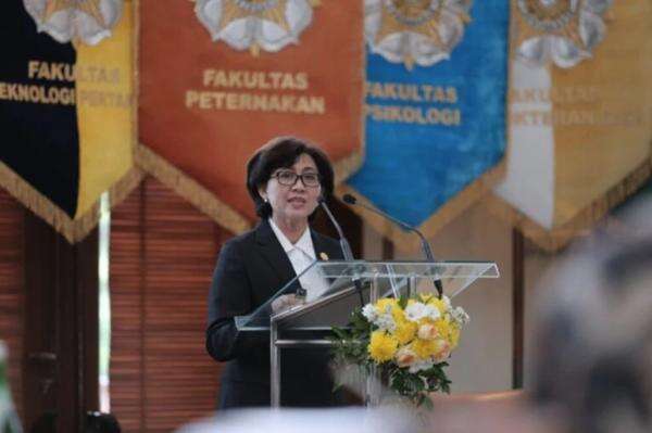 Riwayat Pendidikan Ova Emilia, Rektor yang Tegaskan Jokowi Benar Alumni UGM Riwayat Pendidikan Ova Emilia, Rektor yang Tegaskan Jokowi Benar Alumni UGM
