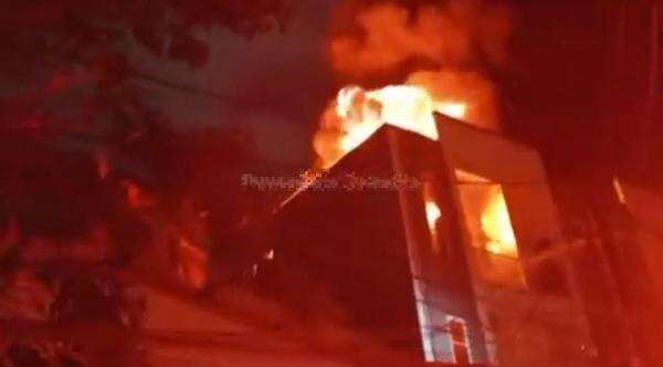 Ruko Suku Cadang Motor di Cengkareng Kebakaran, 13 Mobil Pemadam Dikerahkan