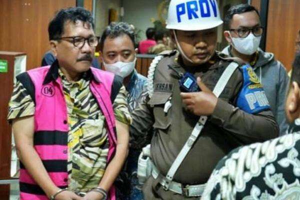 Siapa Zarof Ricar, Eks Pejabat MA yang Rumahnya Didapati Uang Hampir Rp1 Triliun Siapa Zarof Ricar, Eks Pejabat MA yang Rumahnya Didapati Uang Hampir Rp1 Triliun