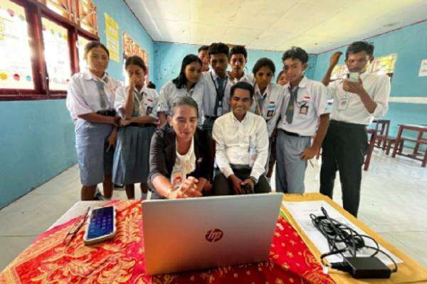 SMA di Pelosok Maluku Utara Semakin Banyak Bisa Akses Internet SMA di Pelosok Maluku Utara Semakin Banyak Bisa Akses Internet