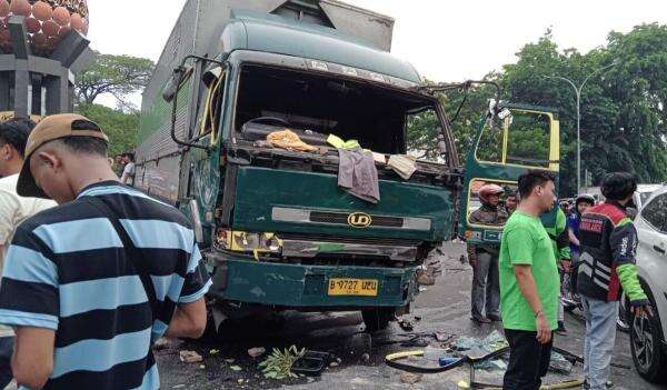 Sopir Truk Ugal-ugalan di Tangerang Terancam 10 Tahun Penjara Sopir Truk Ugal-ugalan di Tangerang Terancam 10 Tahun Penjara