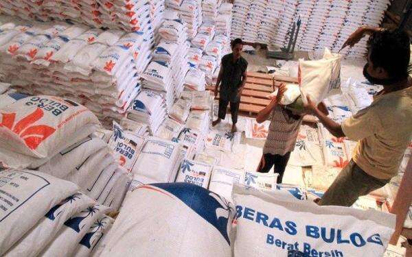 Produksi Beras Melimpah, Prabowo Instruksikan BUMN hingga TNI-Polri Bangun Gudang Produksi Beras Melimpah, Prabowo Instruksikan BUMN hingga TNI-Polri Bangun Gudang