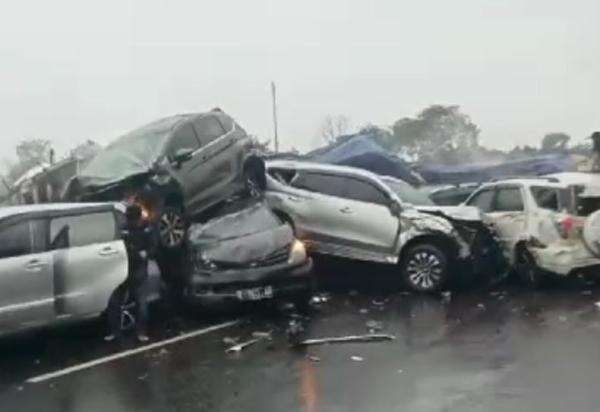 Breaking News: Kecelakaan Beruntun di Tol Purbaleunyi, Sejumlah Mobil Ringsek Breaking News: Kecelakaan Beruntun di Tol Purbaleunyi, Sejumlah Mobil Ringsek
