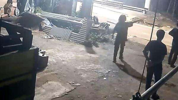 Maksud Melerai Tawuran, Warga Bekasi Tewas Terkena Sabetan Senjata Tajam Maksud Melerai Tawuran, Warga Bekasi Tewas Terkena Sabetan Senjata Tajam