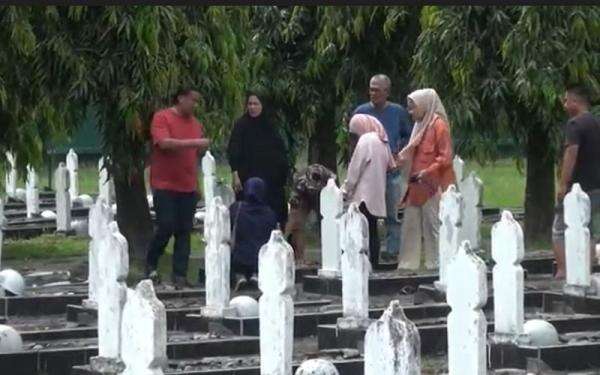 Bolehkah Wanita yang Sedang Haid Ziarah Kubur? Kupas Tuntas Mitos dan Fakta di Masyarakat Bolehkah Wanita yang Sedang Haid Ziarah Kubur? Kupas Tuntas Mitos dan Fakta di Masyarakat