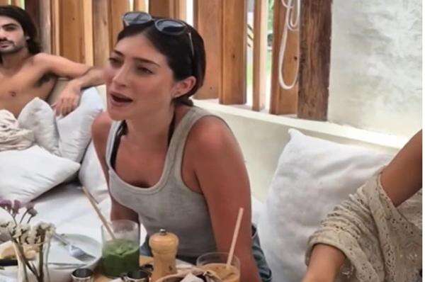 Turis Sombong Israel Menolak Lepas Sepatu di Restoran Thailand: 'Uangku Membangun Negaramu' Turis Sombong Israel Menolak Lepas Sepatu di Restoran Thailand: 'Uangku Membangun Negaramu'