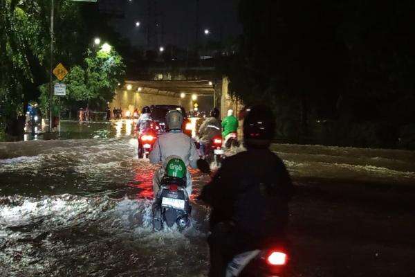 Update Banjir Jakarta, 141 RT dan 7 Ruas Jalan Masih Terendam Terbanyak di Jaksel dan Jaktim Update Banjir Jakarta, 141 RT dan 7 Ruas Jalan Masih Terendam Terbanyak di Jaksel dan Jaktim