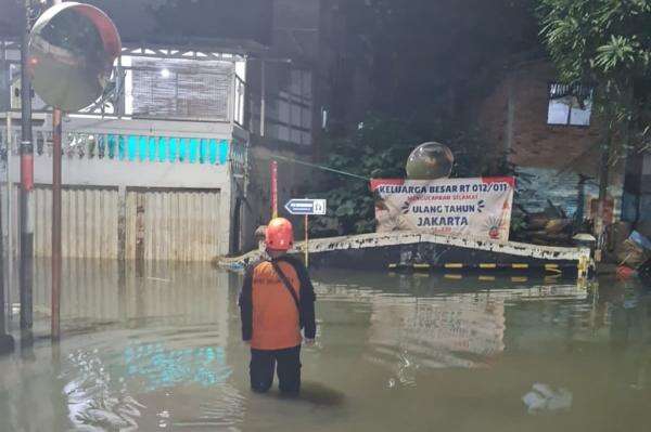 Banjir Berangsur Surut, 109 RT dan 3 Ruas Jalan di Jakarta Masih Terendam Banjir Berangsur Surut, 109 RT dan 3 Ruas Jalan di Jakarta Masih Terendam