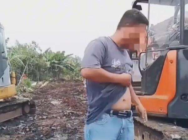 Pria Ngaku 'Ring Satu Istana' Ditetapkan Tersangka! Pria Ngaku 'Ring Satu Istana' Ditetapkan Tersangka!
