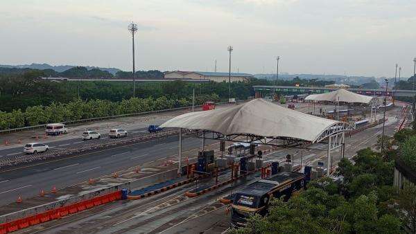H-7 Lebaran, Arus Lalu Lintas di Gerbang Tol Cikampek Utama Meningkat 30,3 Persen H-7 Lebaran, Arus Lalu Lintas di Gerbang Tol Cikampek Utama Meningkat 30,3 Persen