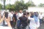 Warga Kompleks Kodam Jaya Kalideres Tolak Penggusuran Warga Kompleks Kodam Jaya Kalideres Tolak Penggusuran
