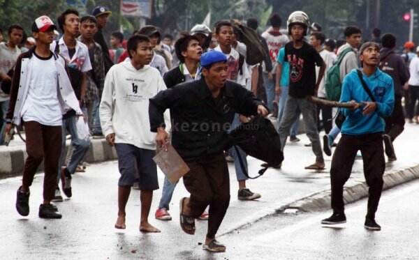 Warga Pemalang Diresahkan Tawuran Sarung Berisi Batu dan Sajam Antar Remaja Warga Pemalang Diresahkan Tawuran Sarung Berisi Batu dan Sajam Antar Remaja