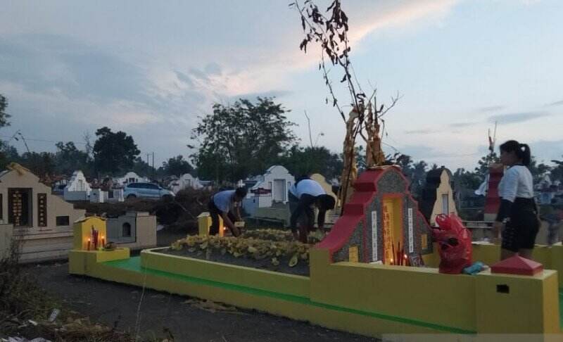 Makna Cheng Beng, Sembahyang Kubur Mengenang Para Arwah
