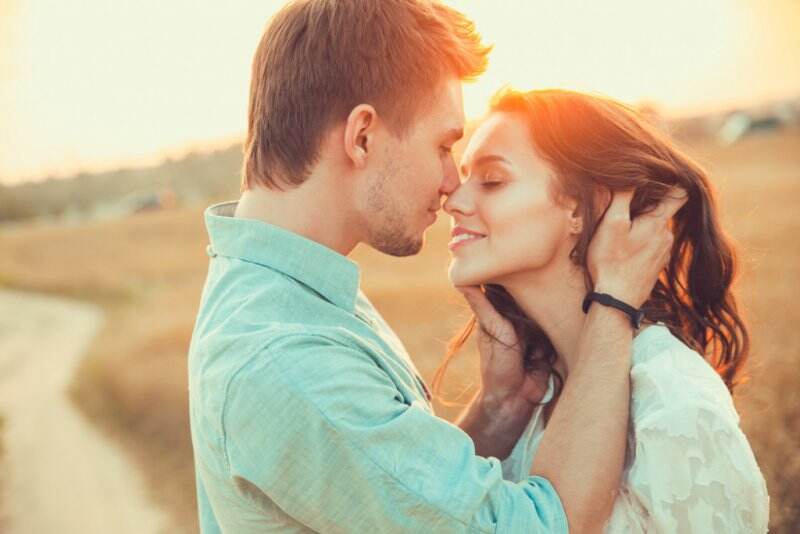 Nyaman Tapi Saling Jutek, Ini Dia Sisi Positif dan Negatif Pacaran dengan Zodiak yang Sama