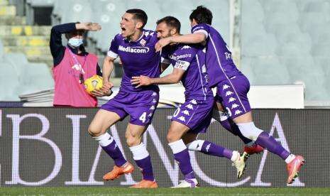 Bek Fiorentina Masuk Radar Liverpool