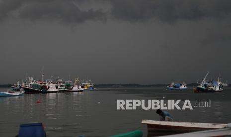 BMKG: Gelombang Laut 6 Meter Melanda Perairan Sumut-Sumbar