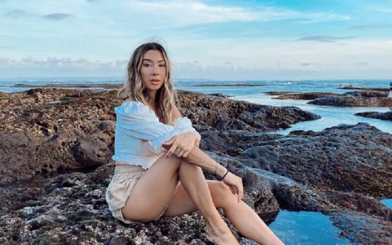 Mejeng di Pantai, Lebih Seksi Antonela Roccuzzo atau Jennifer Bachdim?