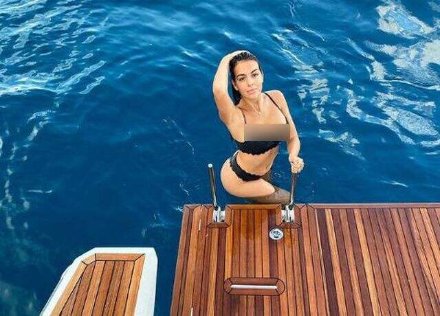 Kristina Karapetian dan Georgina Rodriguez Dalam Balutan Bikini