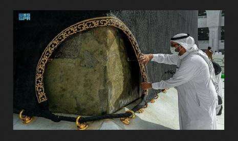 Kiswah Kabah Diganti Sambut Bulan Ramadhan