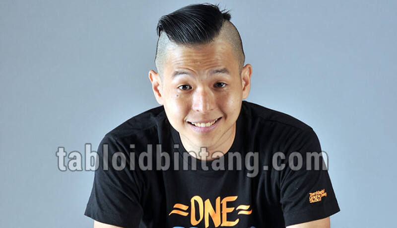Ernest Prakasa Sewot Akun Twitter Setneg Pamer Foto Nikahan Atta Halilintar - Aurel Hermansyah: Apa Urusan Sama Negara?