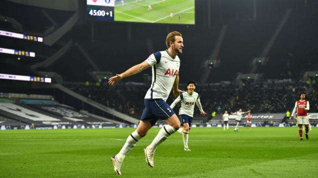 Top Skor Liga Inggris: Brace, Harry Kane Gusur Mo Salah di Puncak