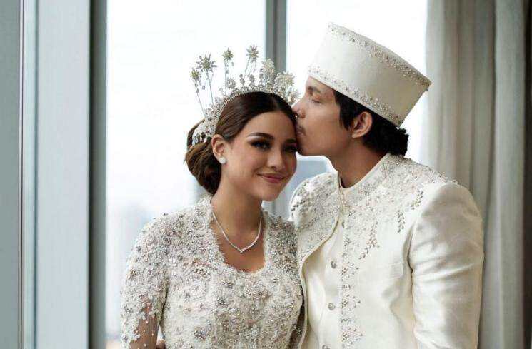 Postingan Malam Pertama Atta Halilintar dan Aurel Hermansyah, Pegangan Tangan di Ranjang