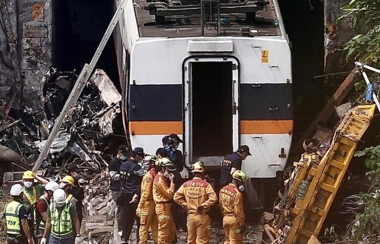 Kecelakaan Kereta Api, Menteri Transportasi Ajukan Pengunduran Diri