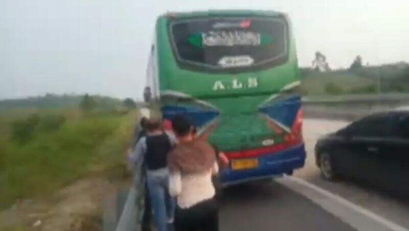 Aksi Kejar-kejaran Polisi & Bus Pembawa Narkoba di Tol Trans Sumatera Berlangsung Dramatis
