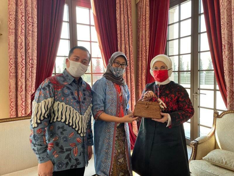 Emine Erdogan Kagumi Kerajinan Ketak Lombok