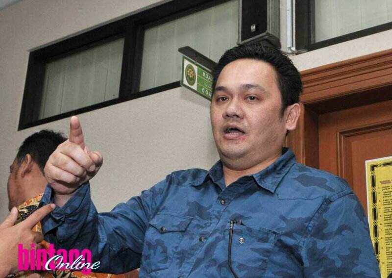 Farhat Abbas Kritik Kehadiran Jokowi di Pernikahan Atta Halilintar - Aurel Hermansyah