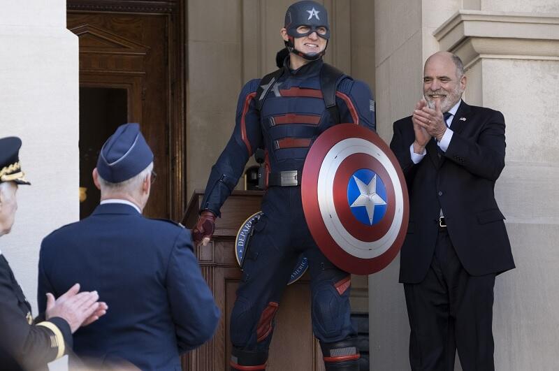 Eksklusif: Wyatt Russell Ungkap Tantangan Jadi Captain America di The Falcon and The Winter Soldier