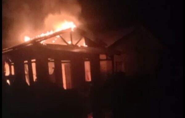 Rumah Semi Permanen di Pagelaran Ludes Terbakar