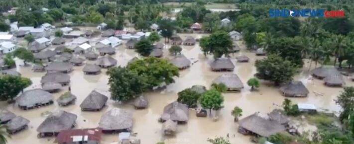 Banjir Dahsyat NTT, Warga Temukan Mayat di Laut Terbaring di Atas Kasur