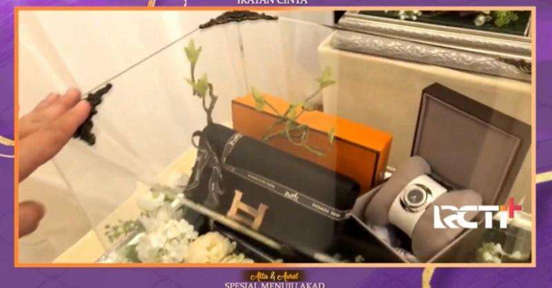 Serba Mewah! Yuk Intip Lagi Seserahan Atta ke Aurel, Semuanya Barang Branded!