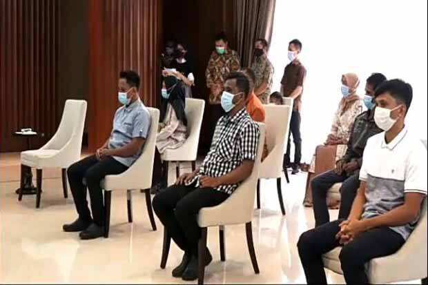Menlu Serahkan 4 Korban Penyanderaan Abu Sayyaf ke Keluarga
