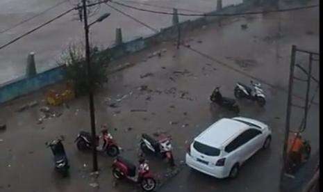 Banyak Pohon Tumbang, Kota Kupang Nyaris Lumpuh