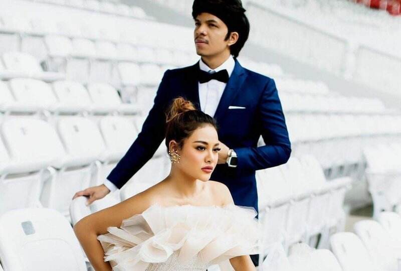 Luna Maya Tampil Menawan di Pernikahan Aurel Hermansyah, Harga Baju Nerawangnya Bikin Dompet Rawan