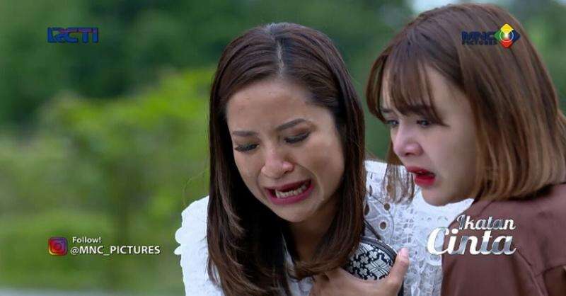 Andin Rela Nyebur ke Danau Demi Ambil Brooch Mama Rossa Pemberian Almarhum Roy