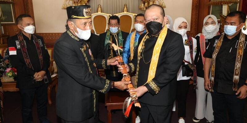 Di Kesultanan Kutai Kartanegara, Ketua DPD RI Janji Perjuangkan Hari Kebudayaan Dan Kearifan Lokal