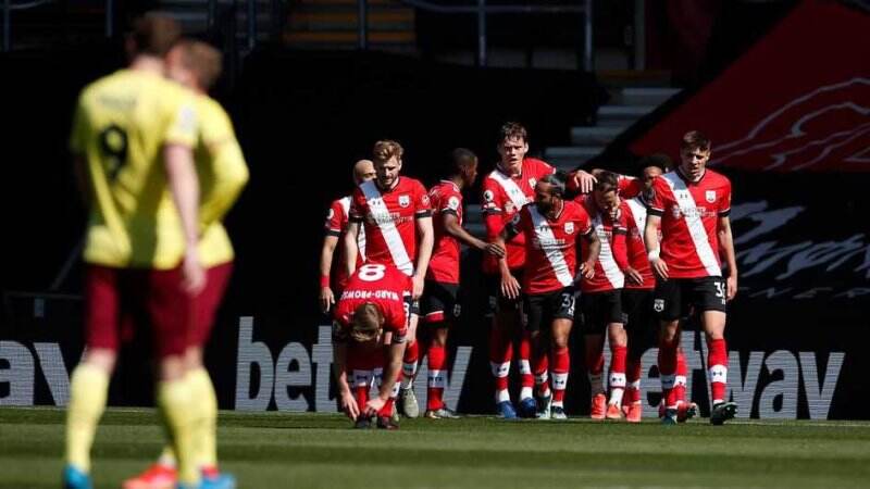 Southampton Tundukkan Burnley 3-2